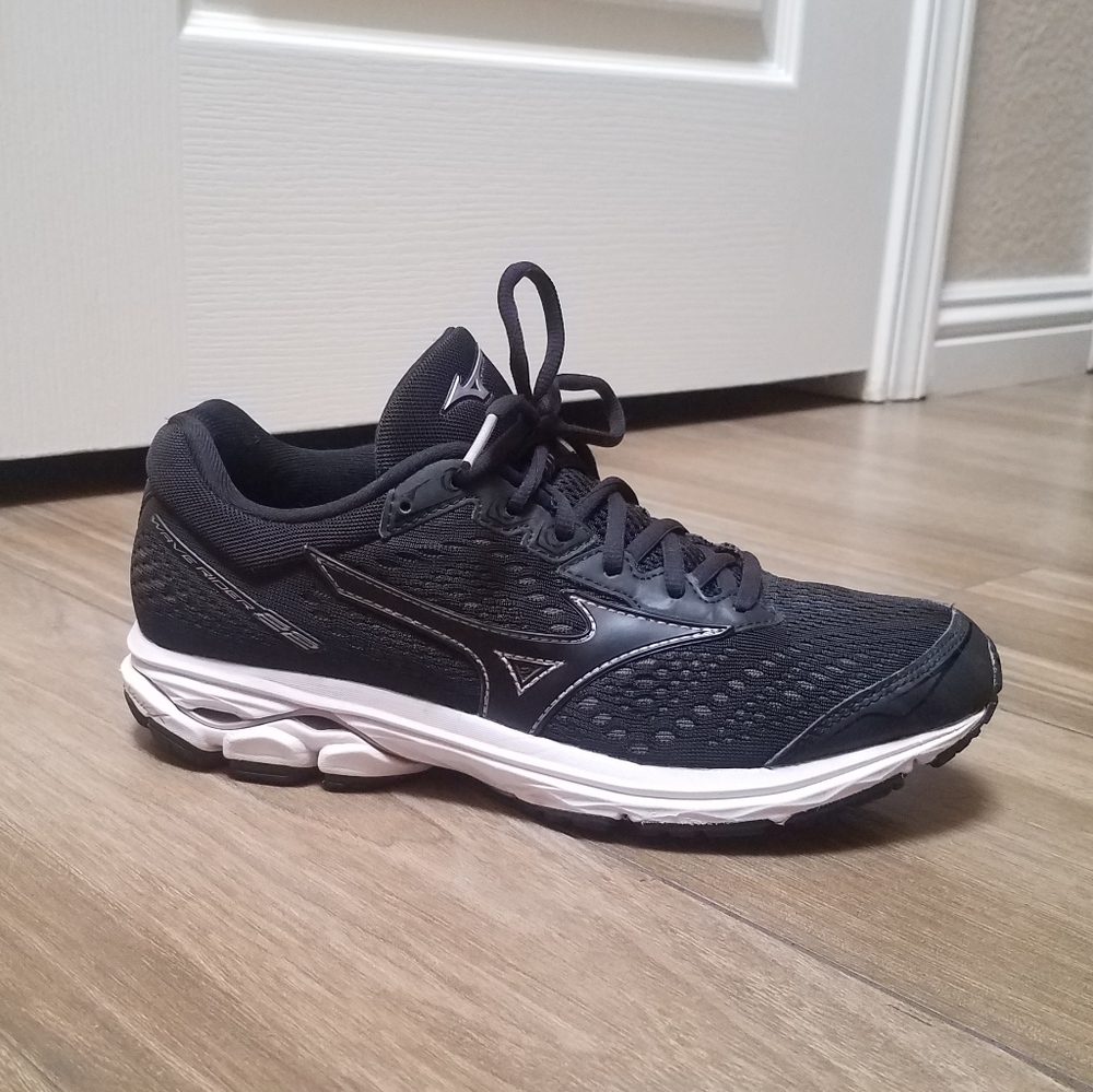 Mizuno Wave Rider 22